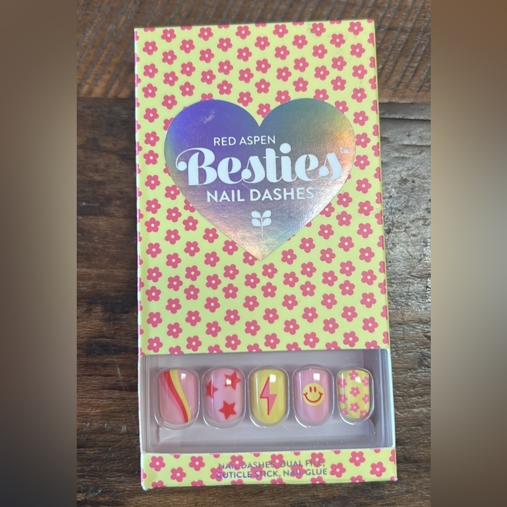 Red Aspen Besties Nail Dashes - Valentine fun - Press On Designer Nails NIB - Picture 2 of 3
